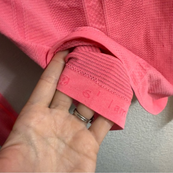 Lululemon Run: Swiftly Tech 1/2 Zip Size 6 - Picture 4 of 4